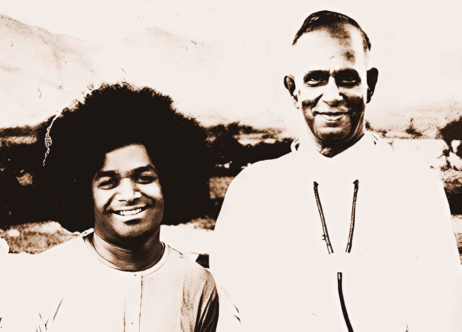 Swami with Dr. Seetharamiah 1st Medical Superintendent