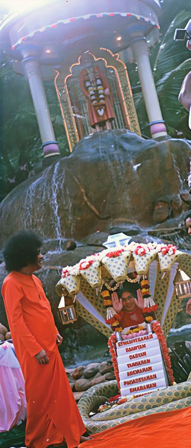 Unveiling of Shirdi Baba statue March 1998
