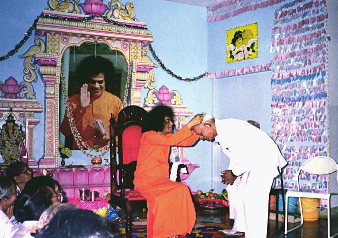 Swami with Doctors and Staff