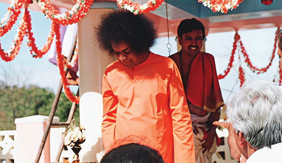 Swami inaugutating the Ganesh Temple of SSSGH, Whitefield
