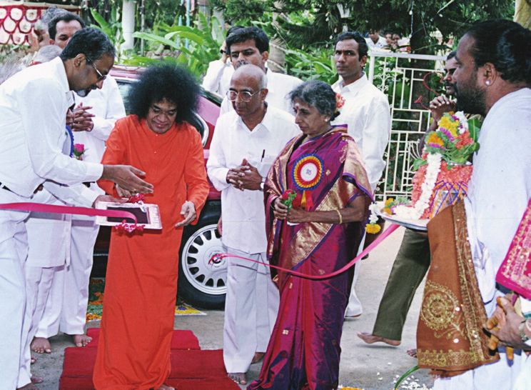 Swami inaugutating the New OPD of SSSGH, Whitefield