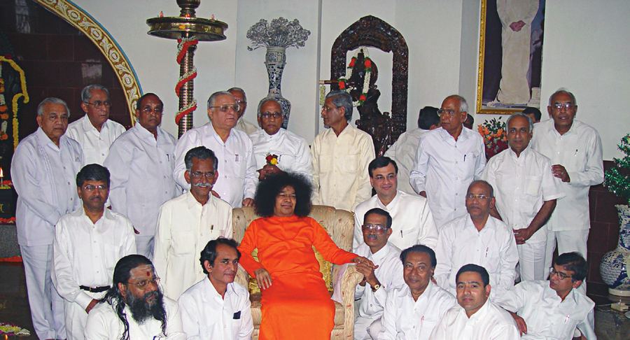 Swami blessing the doctors of SSSIHMS