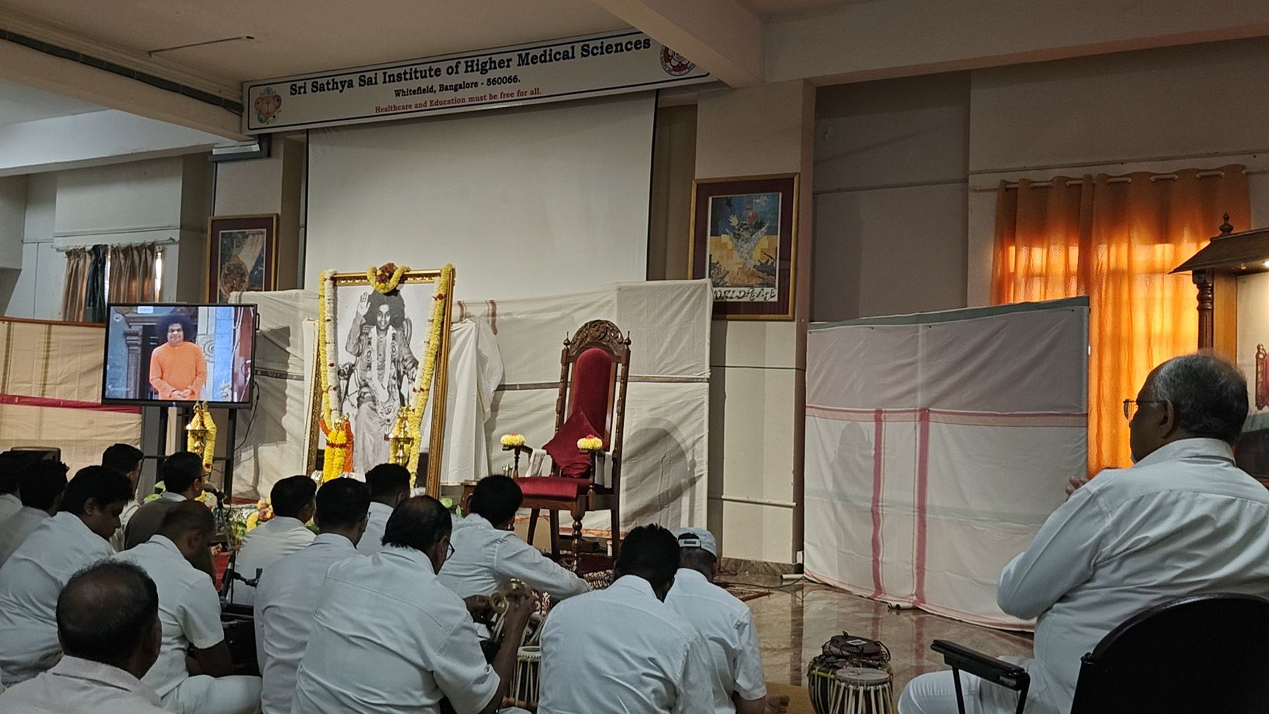 Akhanda Bhajan in Dhanvantari Hall