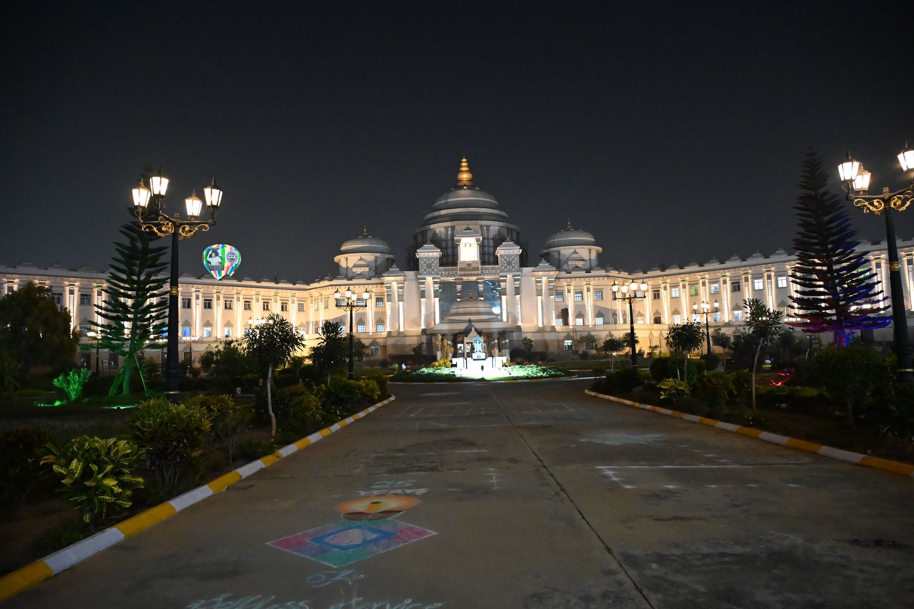 Hospital at night with the commemorative inflatable