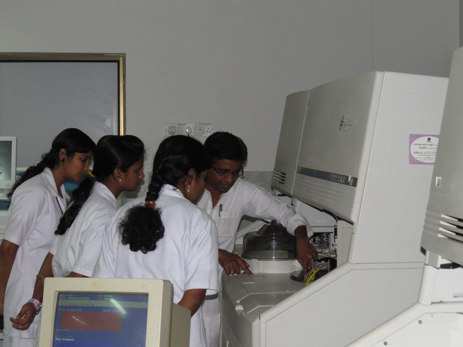 BSc MLT students in the laboratory