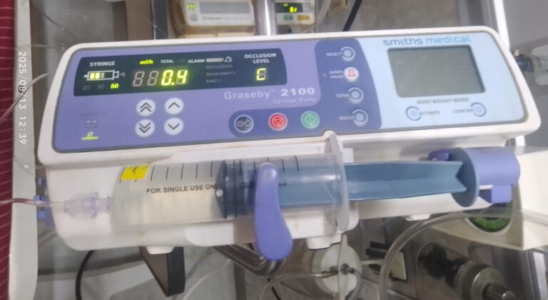 Smiths Medical Graseby 2100 syringe infusion pump